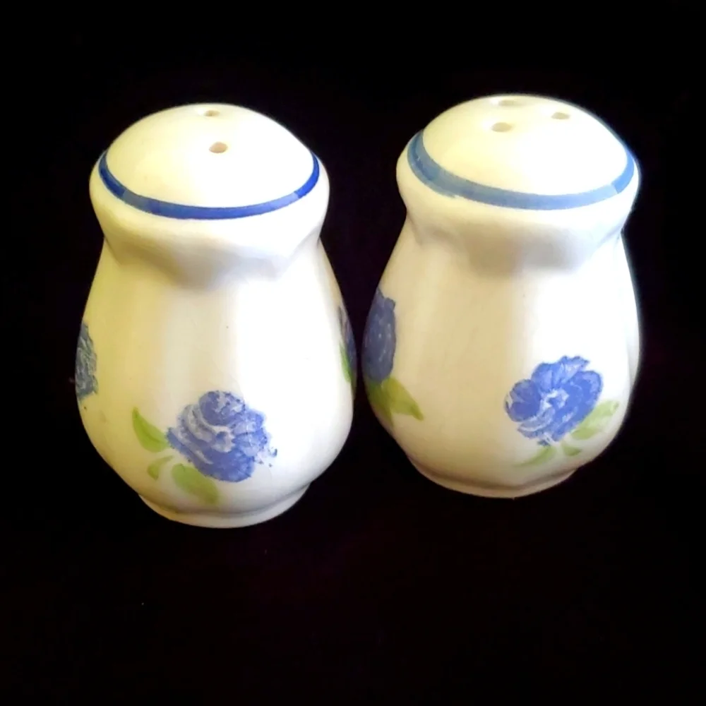 Blue rose Salt&Pepp